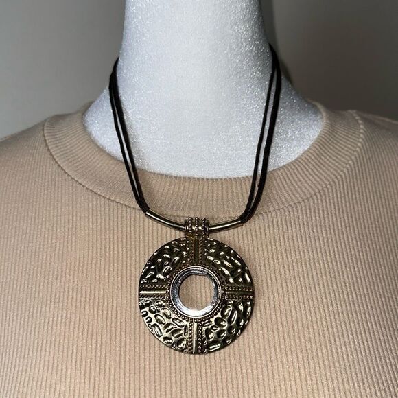 Gold Brass Tone Statement Pebbled Artsy Pendant & Triple Strand Jute Necklace - Picture 2 of 6